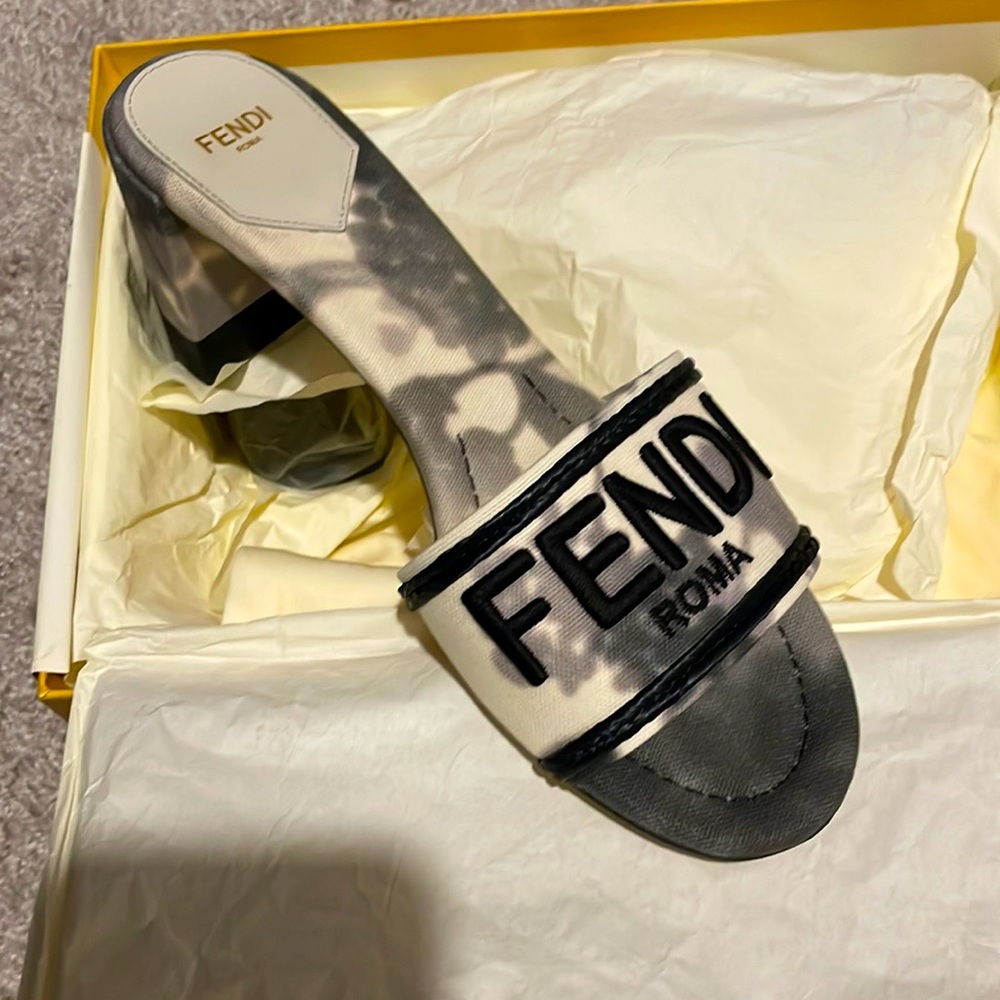 Authentic Fendi Roma Slide T Canvas Bianco Nero Logo Block Heel